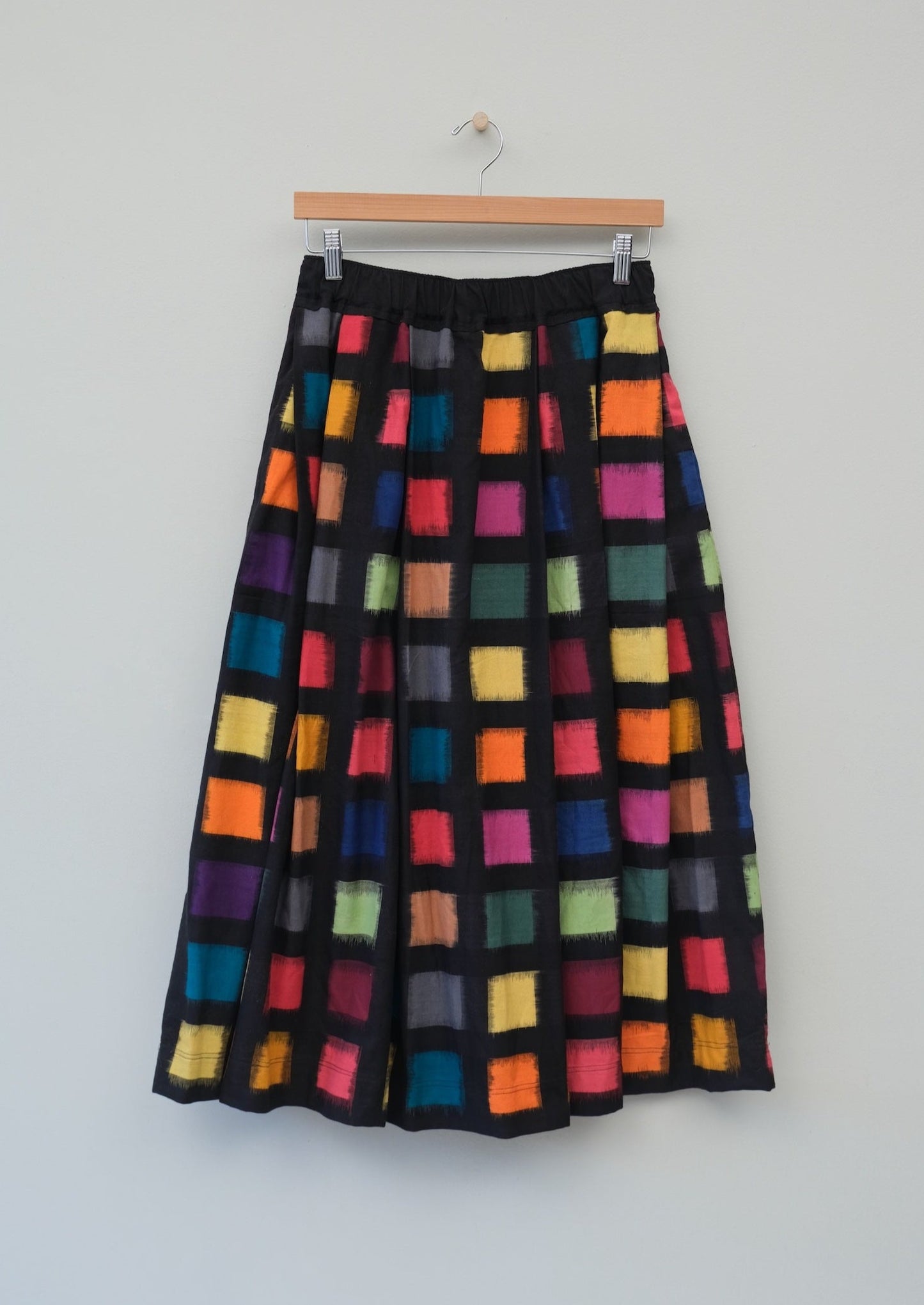 Full Belle Black Ikat, Hanging