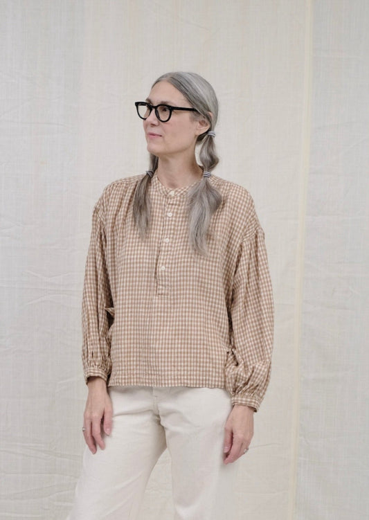 PEASANT BLOUSE BROWN GINGHAM on model