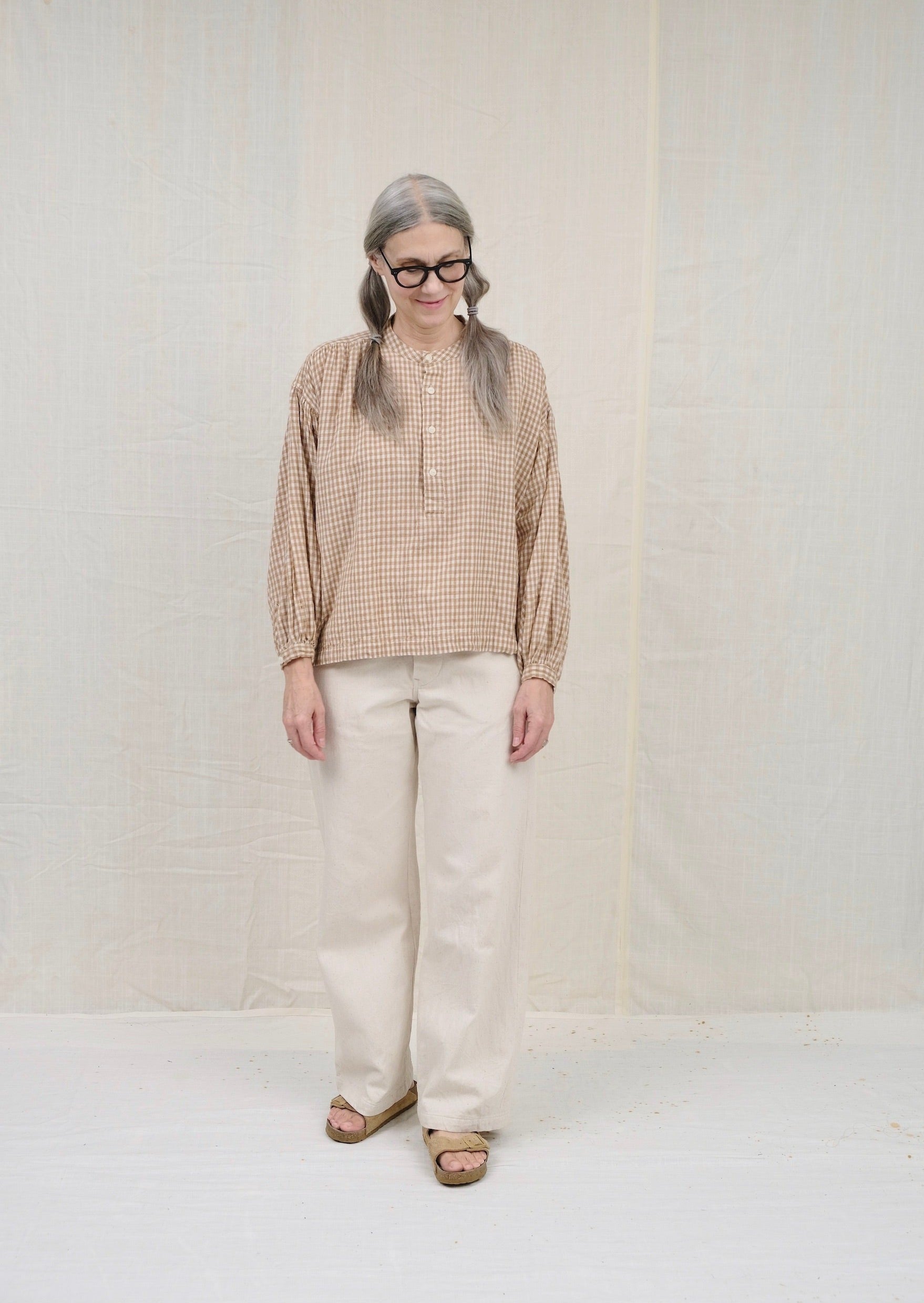 PEASANT BLOUSE BROWN GINGHAM on model