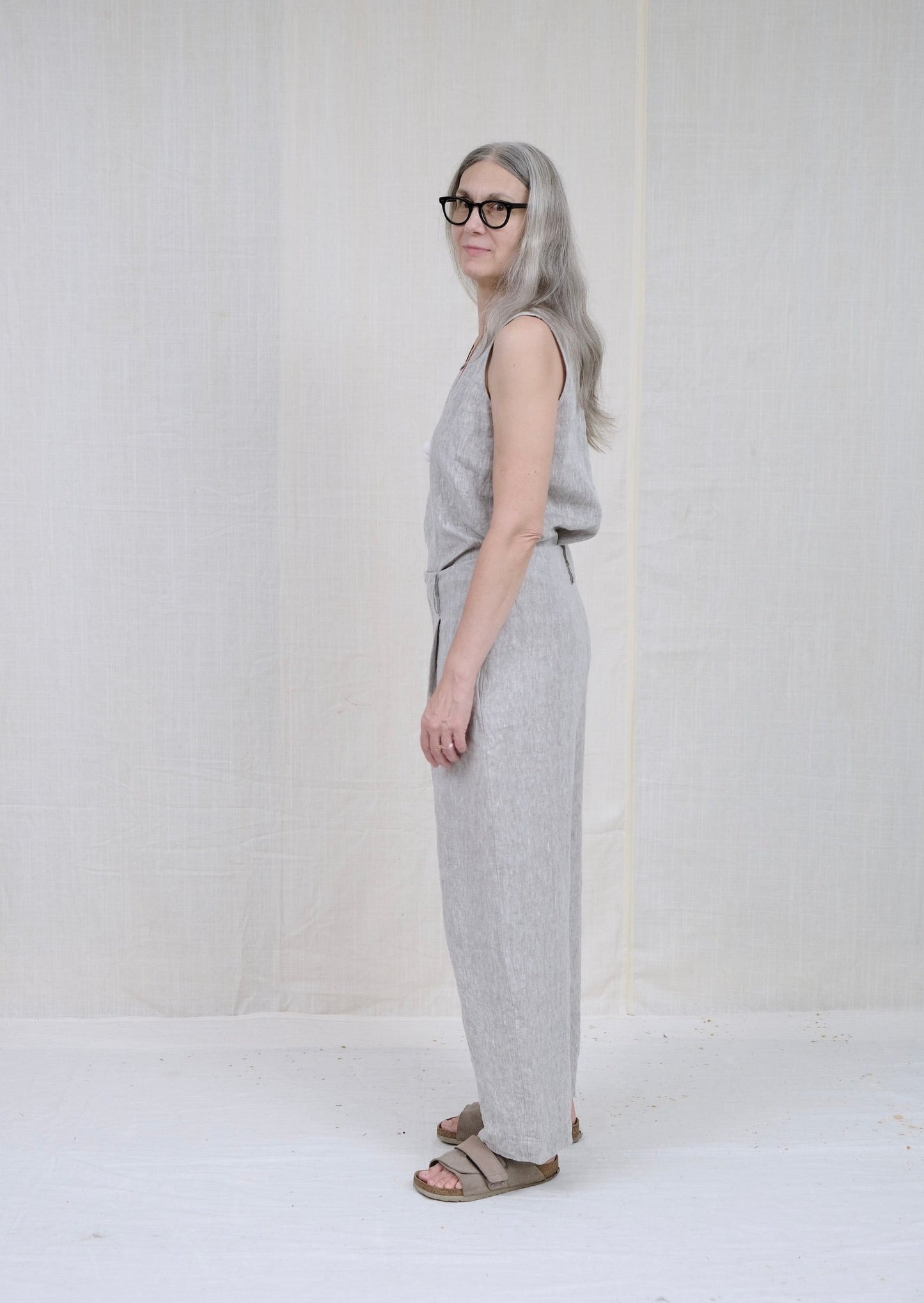 Hollywood trouser, natural linen side view
