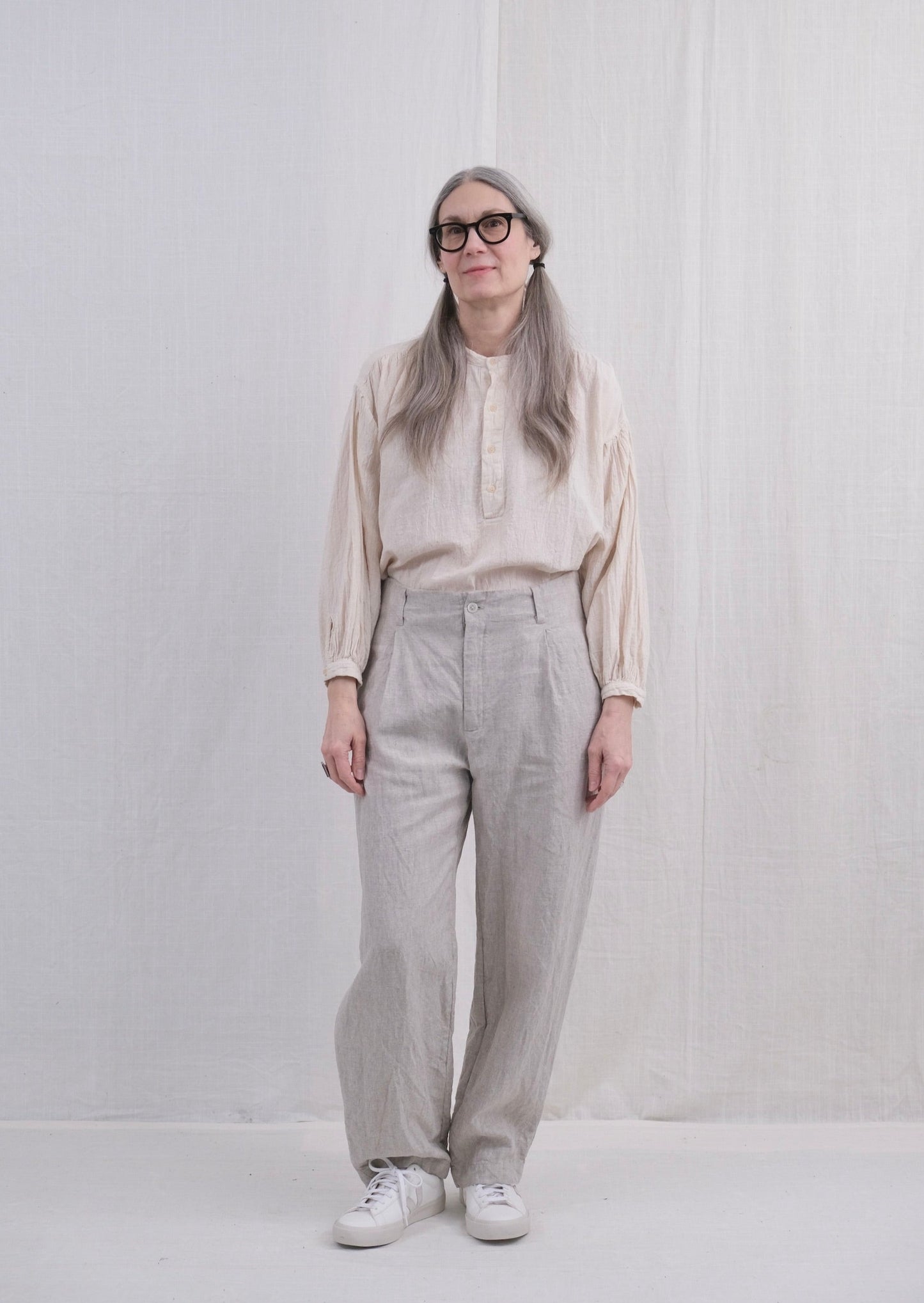 Hollywood trouser, natural linen on model