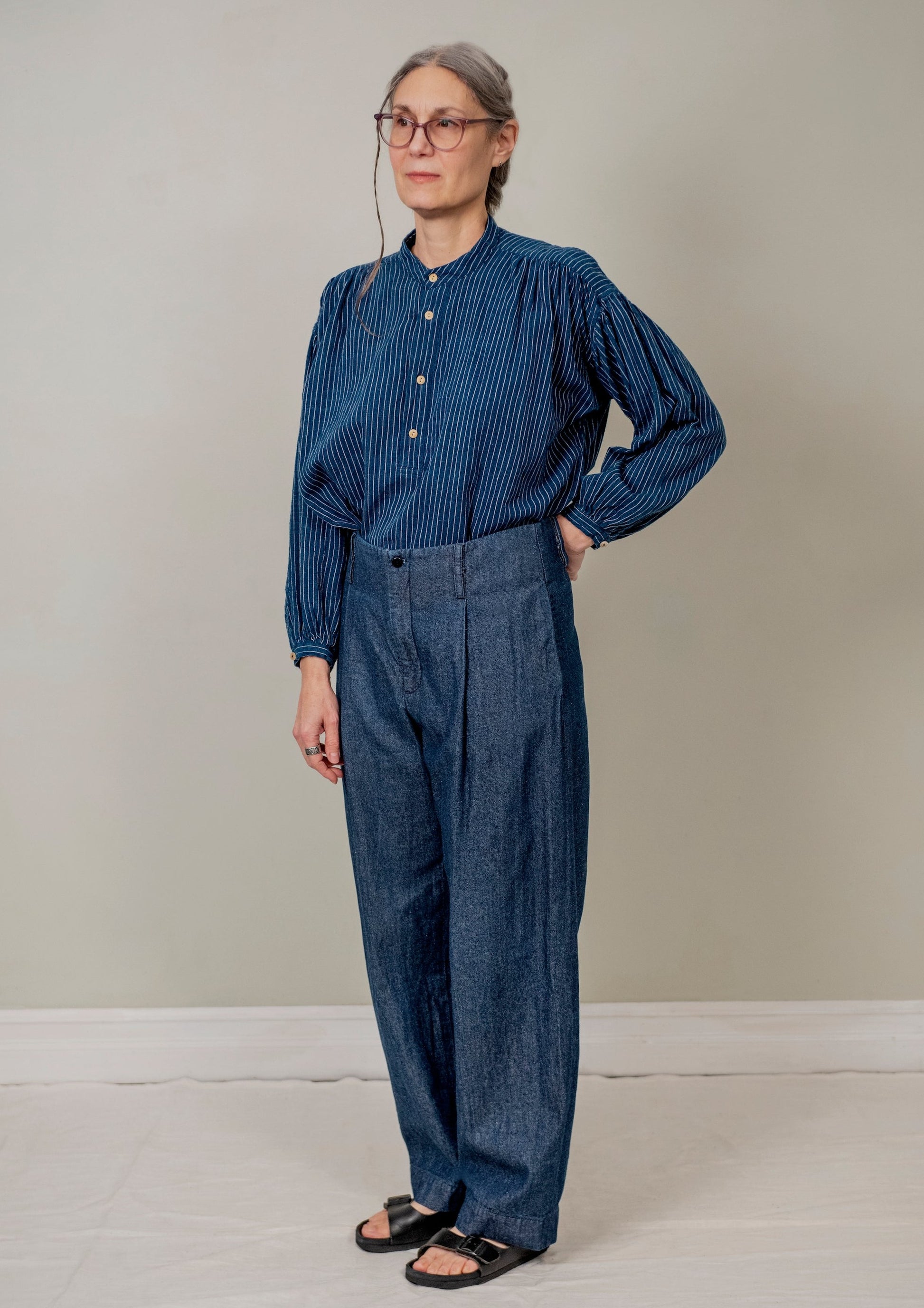 3/4 view denim pleated trouser
