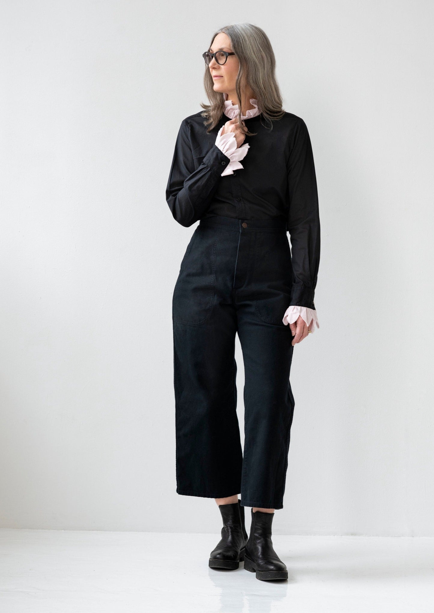BLACK DUXK SAILOR PANT ON MODEL