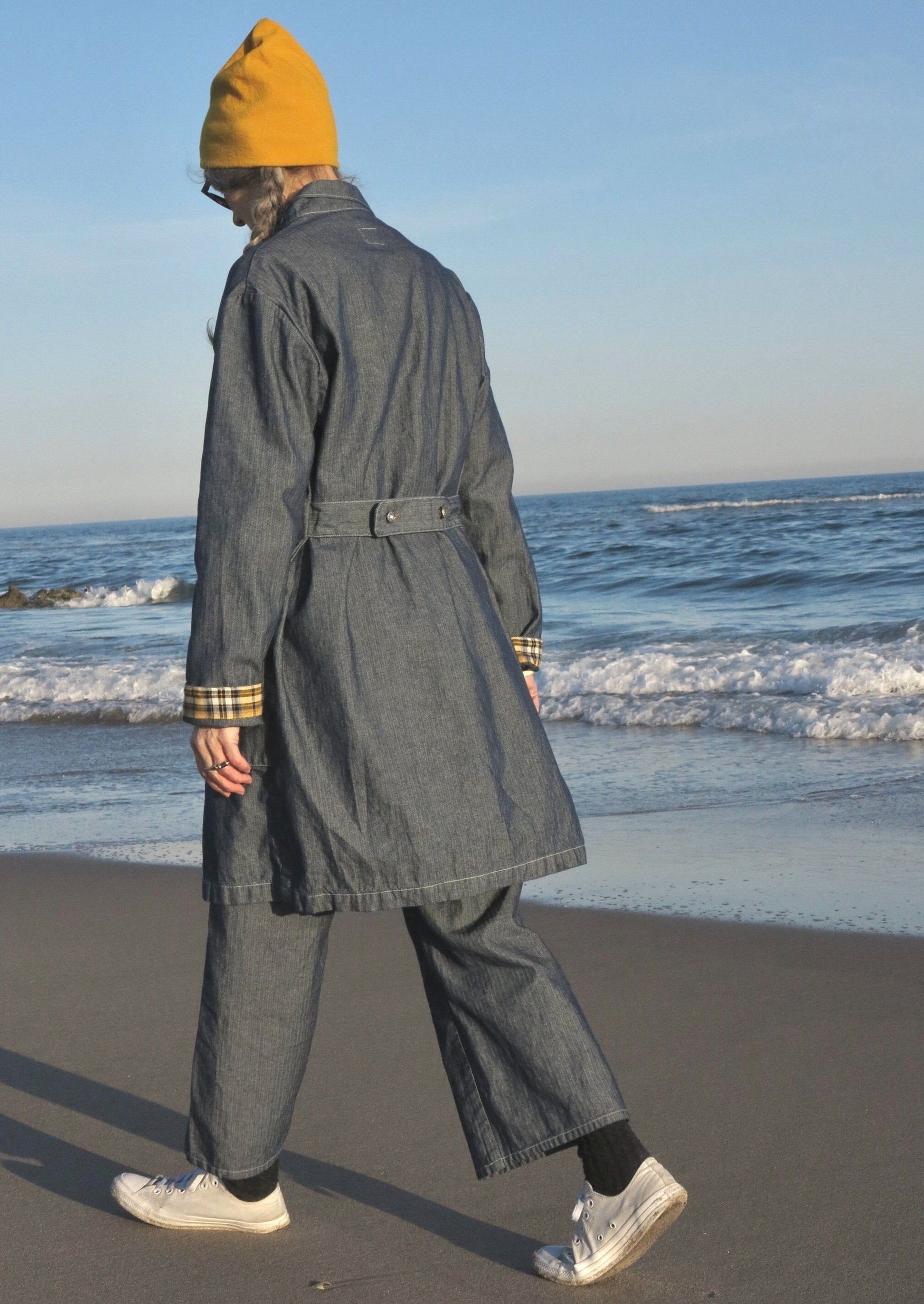 model wearing fine plain hat turneric