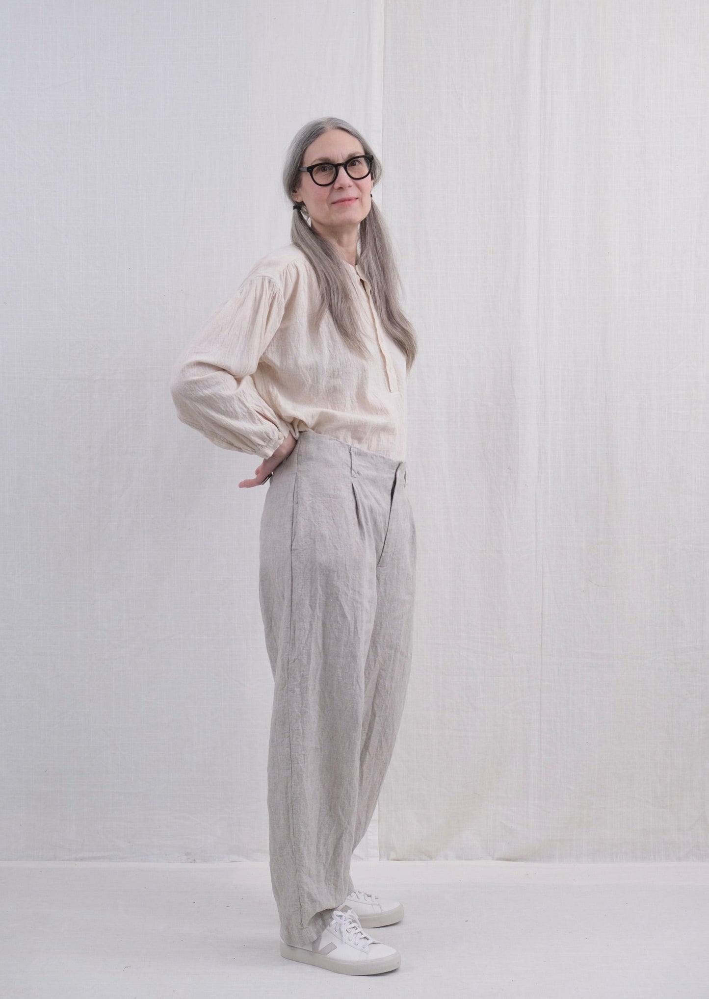 Hollywood trouser, natural linen side view