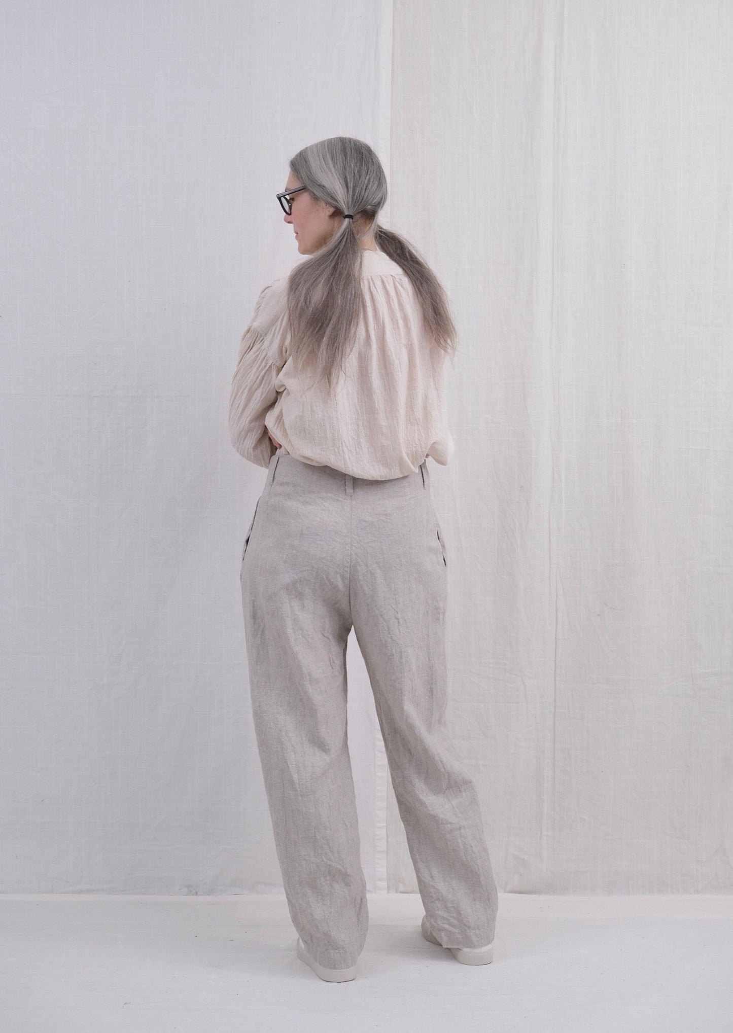 Hollywood pleated trouser, natural linen back view